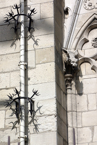 An interesting version of barbed wire